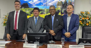 NOVA MESA DIRETORA DA CÂMARA MUNICIPAL DE UNAÍ TOMA POSSE EM CLIMA DE UNIÃO E RENOVAÇÃO PARA 2024