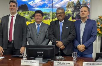 NOVA MESA DIRETORA DA CÂMARA MUNICIPAL DE UNAÍ TOMA POSSE EM CLIMA DE UNIÃO E RENOVAÇÃO PARA 2024