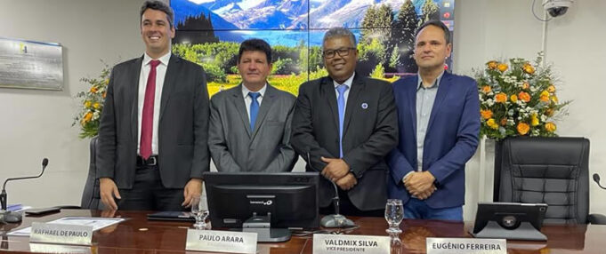 NOVA MESA DIRETORA DA CÂMARA MUNICIPAL DE UNAÍ TOMA POSSE EM CLIMA DE UNIÃO E RENOVAÇÃO PARA 2024