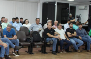 “PREFEITO X PRODUTORES: O DRAMA E A CONFUSÃO NA CÂMARA MUNICIPAL DE UNAÍ”