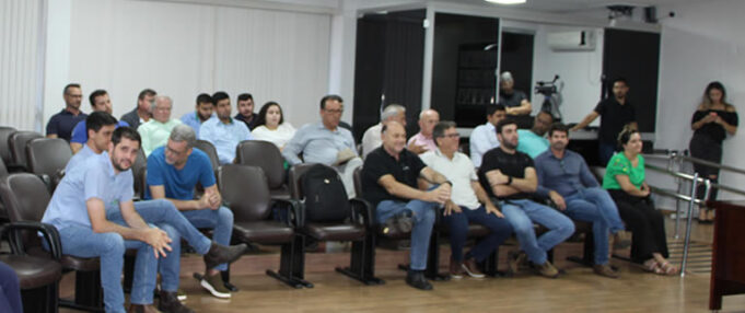 “PREFEITO X PRODUTORES: O DRAMA E A CONFUSÃO NA CÂMARA MUNICIPAL DE UNAÍ”