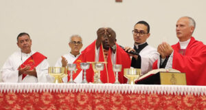 DIÁCONO GÊ DÁ AS BOAS-VINDAS AO NOVO PÁROCO EM NOME DO LEGISLATIVO E EXECUTIVO