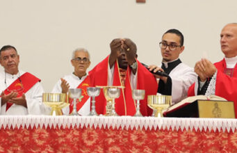 DIÁCONO GÊ DÁ AS BOAS-VINDAS AO NOVO PÁROCO EM NOME DO LEGISLATIVO E EXECUTIVO