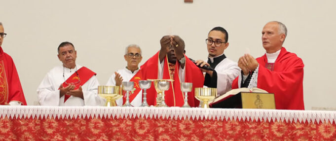 DIÁCONO GÊ DÁ AS BOAS-VINDAS AO NOVO PÁROCO EM NOME DO LEGISLATIVO E EXECUTIVO