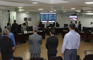 TURBULÊNCIAS NA CÂMARA DE UNAÍ: ELEIÇÃO DA MESA DIRETORA EM DESTAQUE COM GRITOS DE FUJÕES.