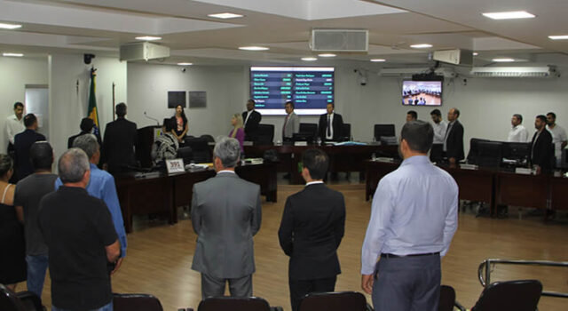 TURBULÊNCIAS NA CÂMARA DE UNAÍ: ELEIÇÃO DA MESA DIRETORA EM DESTAQUE COM GRITOS DE FUJÕES.