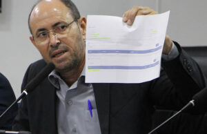 SALÁRIO DE R$364.640,40 EM TRÊS ANOS : O “ESPETÁCULO” DO VEREADOR RONEI EM UNAÍ