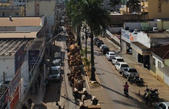 DESFILE DOS CARROS DE BOIS MARCA A TRADIÇÃO NA 23ª FESTA DA MOAGEM E DO CARRO DE BOI DE UNAÍ 2024