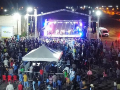 ANDRÉ & ANDRADE AGITAM A PRIMEIRA NOITE DA 3ª FEIRA BONFINÓPOLIS MAIS AGRO