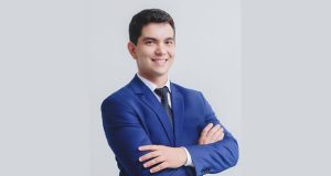 Gustavo Valadares surpreende o meio jurídico ao decidir não sair à reeleição na OAB Unaí