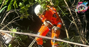 ATENÇÃO REDOBRADA: CAPOTAMENTO EM ESTRADA PRÓXIMA À CACHOEIRA DO RIO PRETO REFORÇA RISCO DE ACIDENTES NA REGIÃO