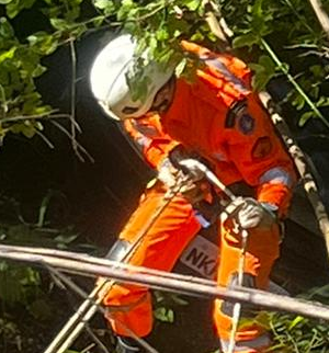 ATENÇÃO REDOBRADA: CAPOTAMENTO EM ESTRADA PRÓXIMA À CACHOEIRA DO RIO PRETO REFORÇA RISCO DE ACIDENTES NA REGIÃO