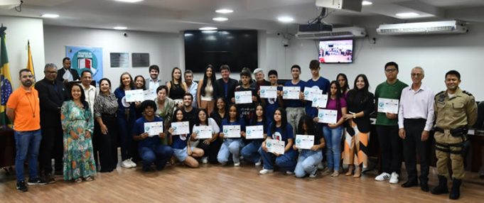 ESCOLA DO LEGISLATIVO DE UNAÍ CELEBRA 10 ANOS DE HISTÓRIA E IMPACTO NA SOCIEDADE