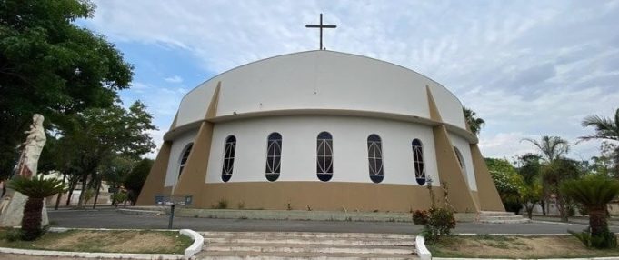 MUDANÇA REPENTINA DESAGRADA COMUNIDADE CATÓLICA DE UNAÍ