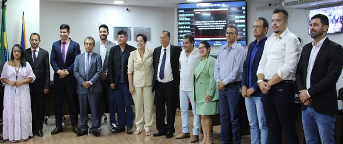 PAULO CÉSAR TOMA POSSE COMO VEREADOR NA CÂMARA MUNICIPAL DE UNAÍ