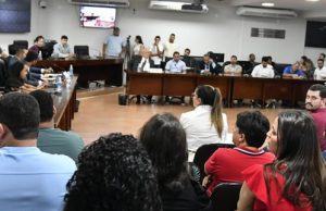 AUDIÊNCIA PÚBLICA SOBRE FARMÁCIAS EM UNAÍ TEM CLIMA TENSO E QUESTIONAMENTOS SOBRE MUDANÇAS NA LEI