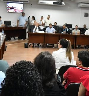 AUDIÊNCIA PÚBLICA SOBRE FARMÁCIAS EM UNAÍ TEM CLIMA TENSO E QUESTIONAMENTOS SOBRE MUDANÇAS NA LEI