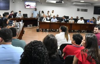 AUDIÊNCIA PÚBLICA SOBRE FARMÁCIAS EM UNAÍ TEM CLIMA TENSO E QUESTIONAMENTOS SOBRE MUDANÇAS NA LEI