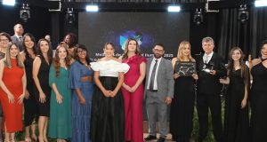 MELHORES DO ANO PORTAL ILUMINAR 2025 ARRECADA R$ 130 MIL PARA SOLIDARIEDADE E BATE RECORDE DE PARTICIPAÇÃO