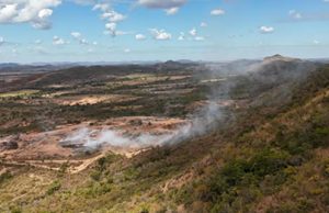 🔥 Fogo no lixão de Unaí provoca fumaça intensa e revolta de moradores
