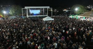 Multidão participa do “Clamor pela Vida” com Fernandinho em Unaí