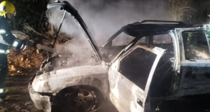 CORPO DE BOMBEIROS MILITAR EXTINGUE INCÊNDIO EM VEÍCULO NESTA MADRUGADA DE TERÇA-FEIRA, UNAÍ-MG