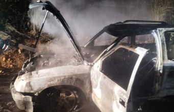 CORPO DE BOMBEIROS MILITAR EXTINGUE INCÊNDIO EM VEÍCULO NESTA MADRUGADA DE TERÇA-FEIRA, UNAÍ-MG