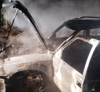 CORPO DE BOMBEIROS MILITAR EXTINGUE INCÊNDIO EM VEÍCULO NESTA MADRUGADA DE TERÇA-FEIRA, UNAÍ-MG